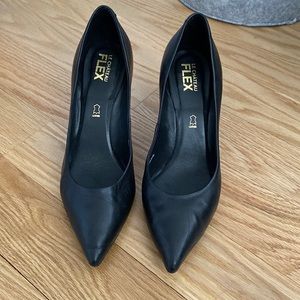 Classic black heels from le château